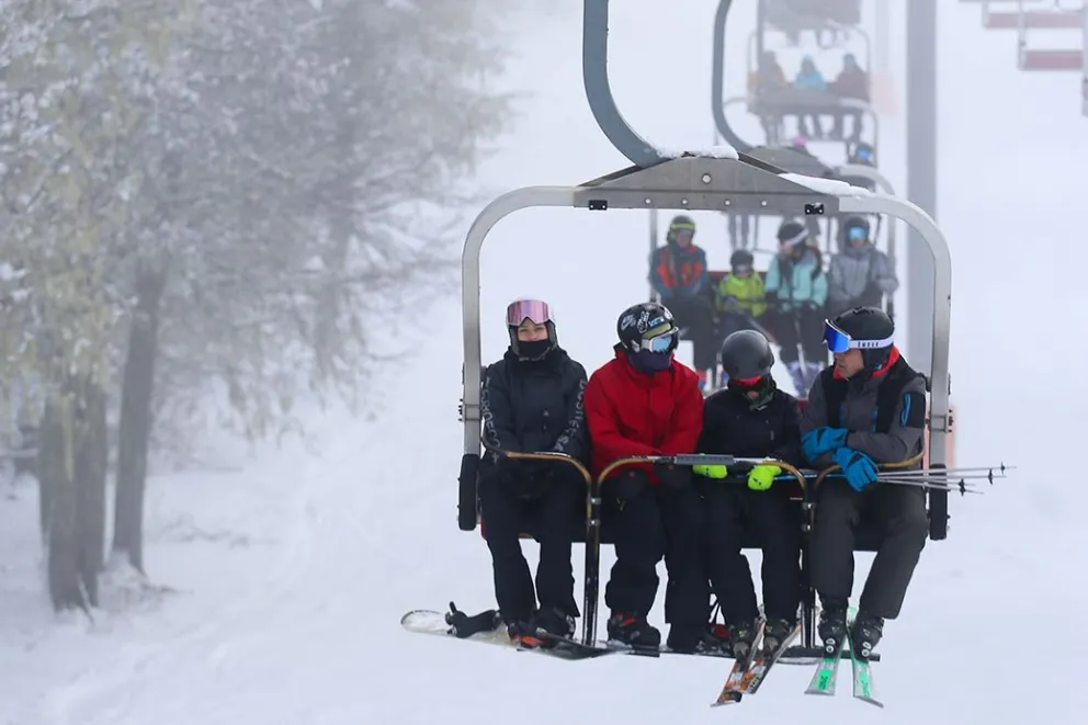 Una gran nevada llegó a Chapelco y se esperan más en los próximos días