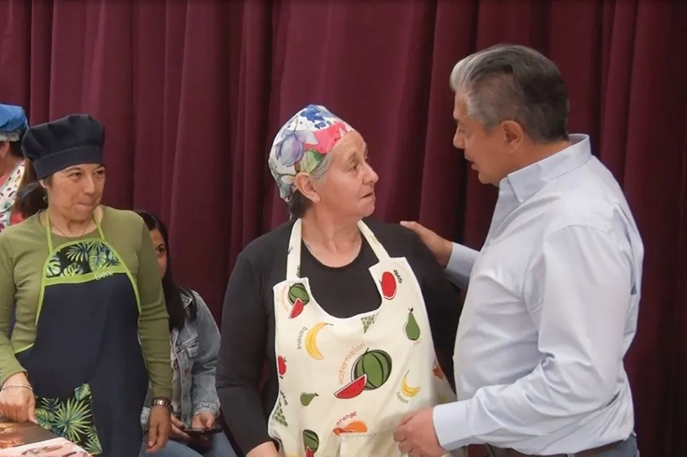 El gobernador saludó a los participantes en el festival de Las Ovejas.