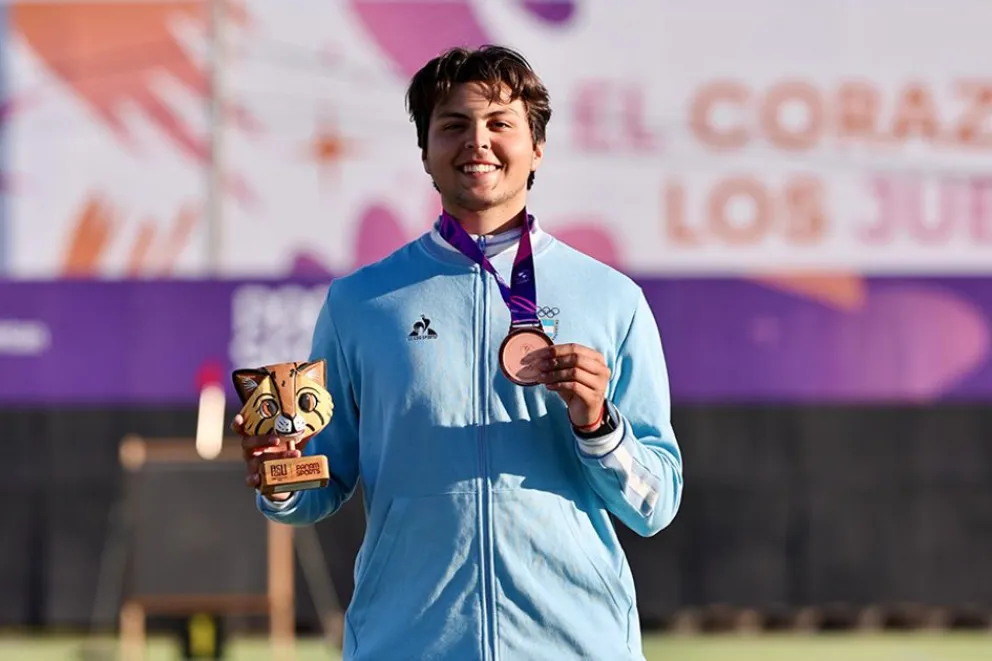 Esteban Silva, con su medalla panamericana.