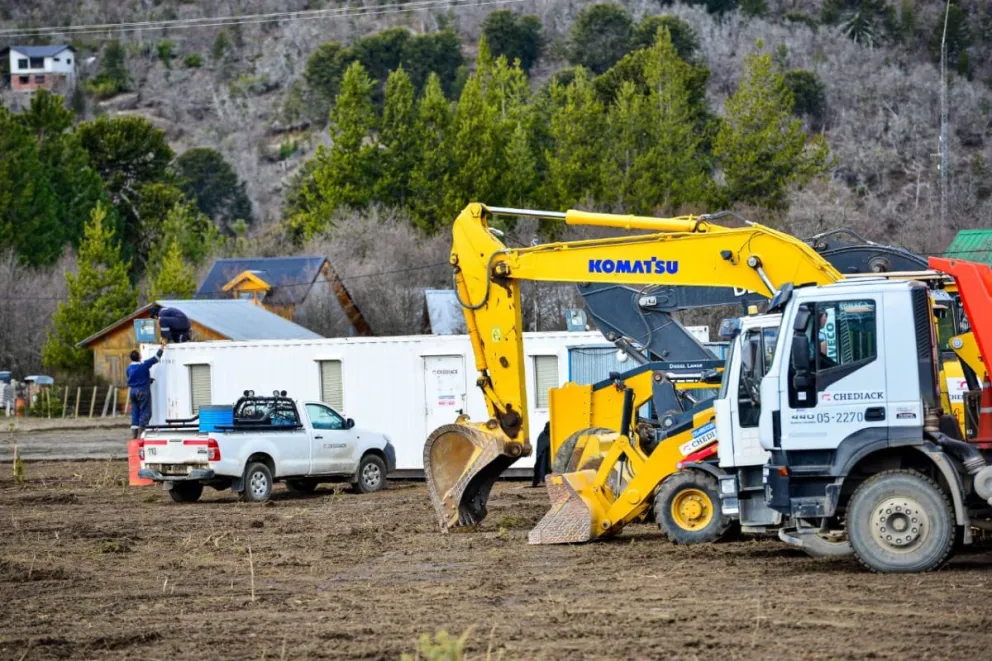 Llegaron los equipos para iniciar la pavimentación de la ruta a Moquehue