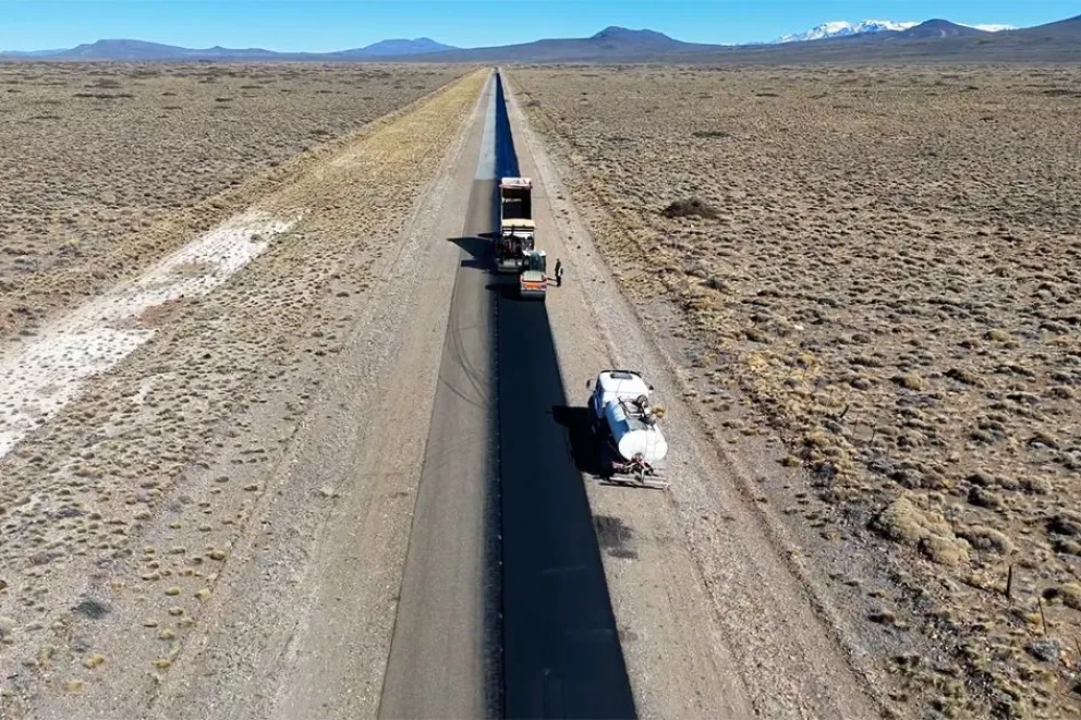 Repavimentan la ruta provincial 46 para mejorar la conectividad en la región del Pehuén