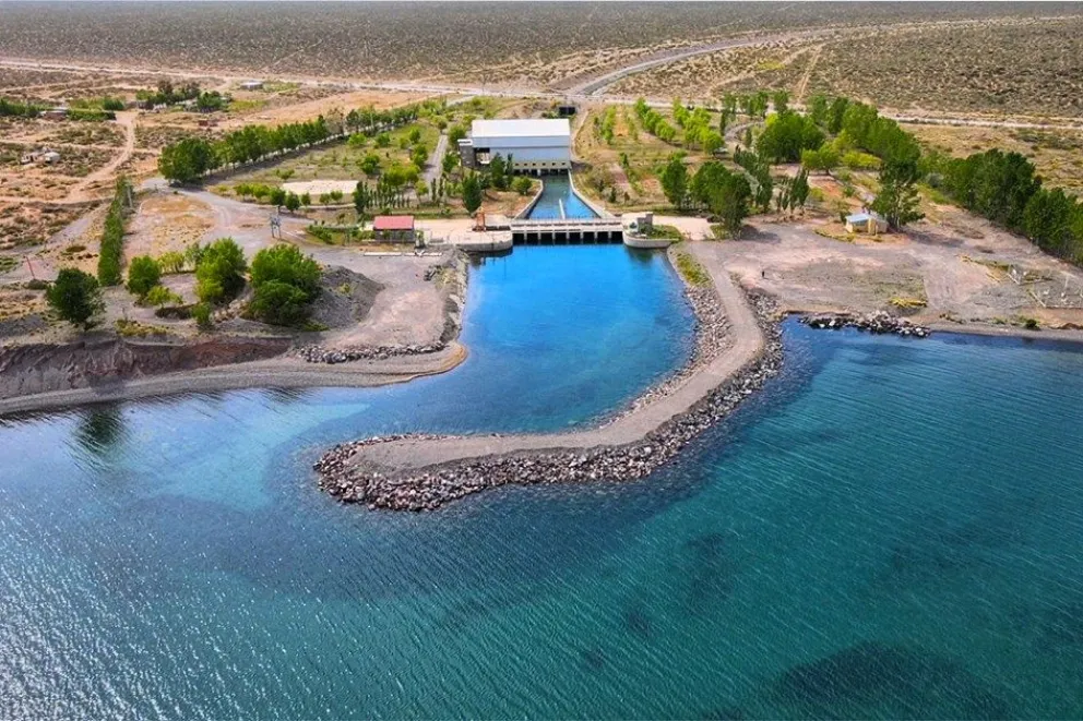 La toma en Mari Menuco.