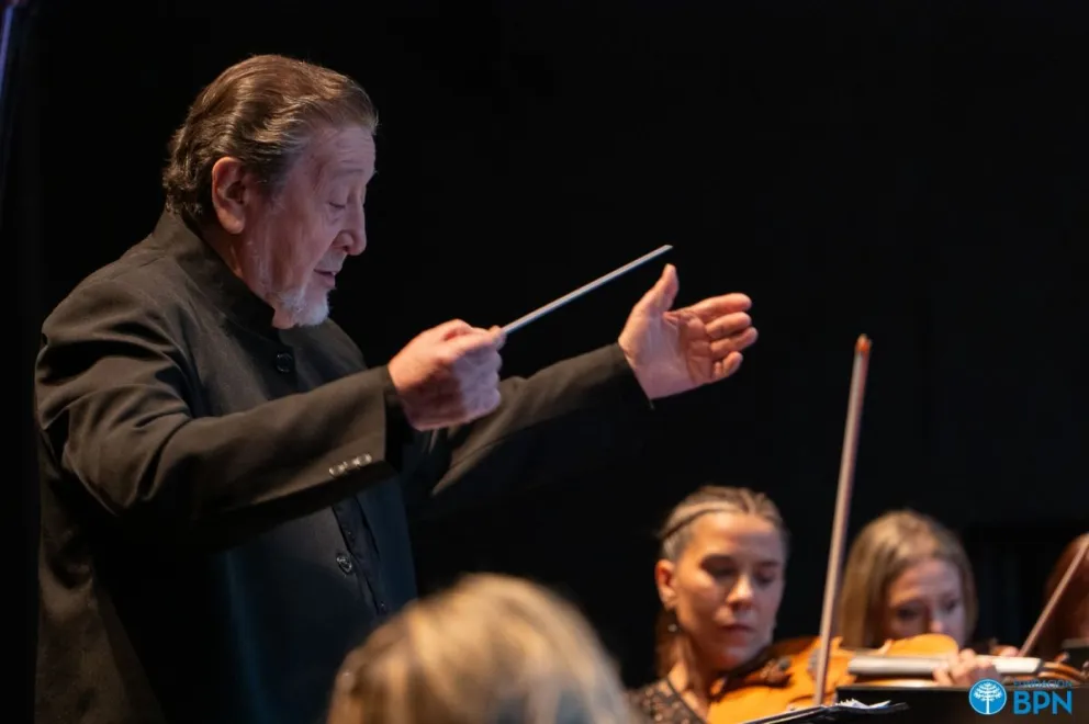 El maestro Labrín, batuta en mano. 