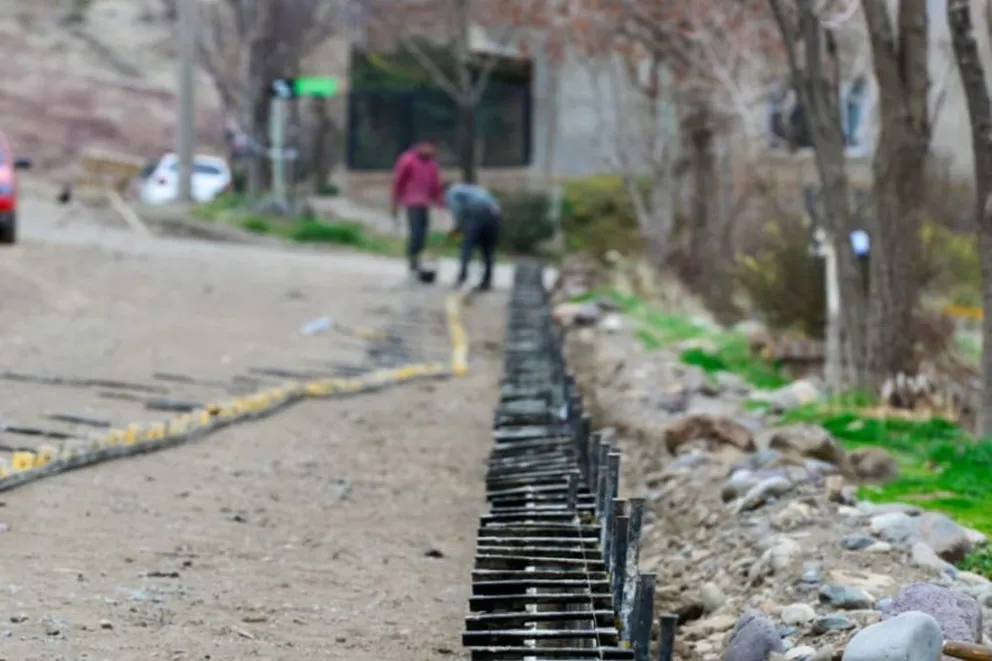 Ejecutan el plan de asfalto urbano de Andacollo
