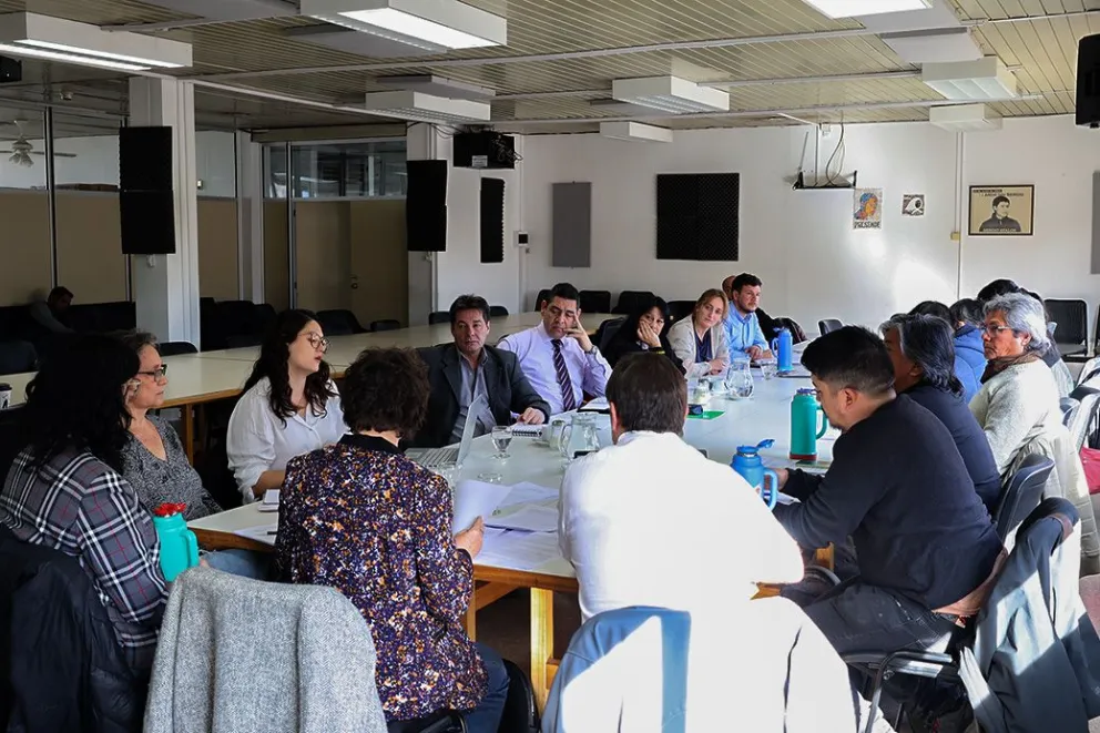 Nuevo encuentro entre Gobierno y comunidades con la UNCo como veedora