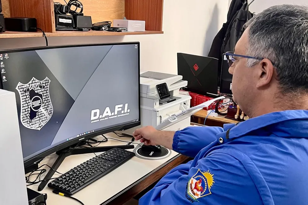 Policía del Neuquén incorporó moderno sistema de desbloqueo y análisis de dispositivos electrónicos