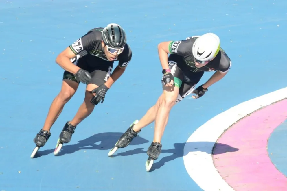 La delegación neuquina de patín festejó en Rosario. 