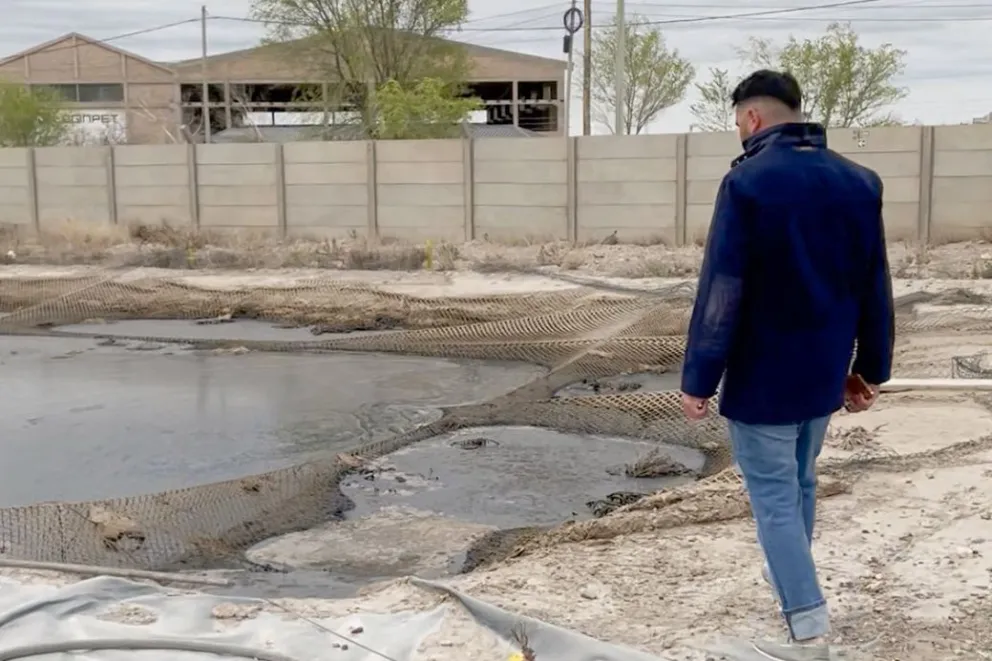 El subsecretario Salvatori al ingresar al predio.