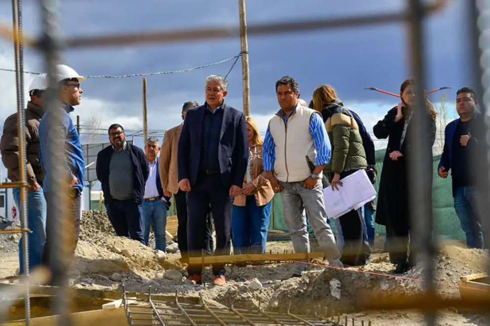 La provincia construirá dos SUM para escuelas de Zapala