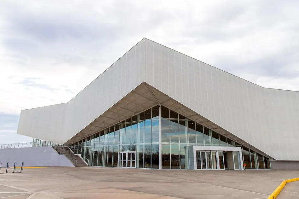 El evento estaba programado en el Centro de Convenciones Domuyo.