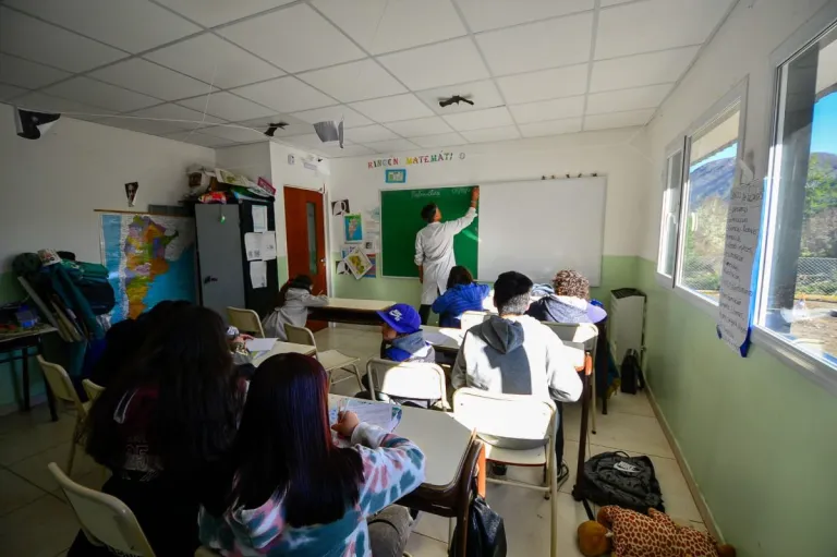 Figueroa: “Para finales de 2027 no va a quedar ninguna escuela tráiler en la provincia”