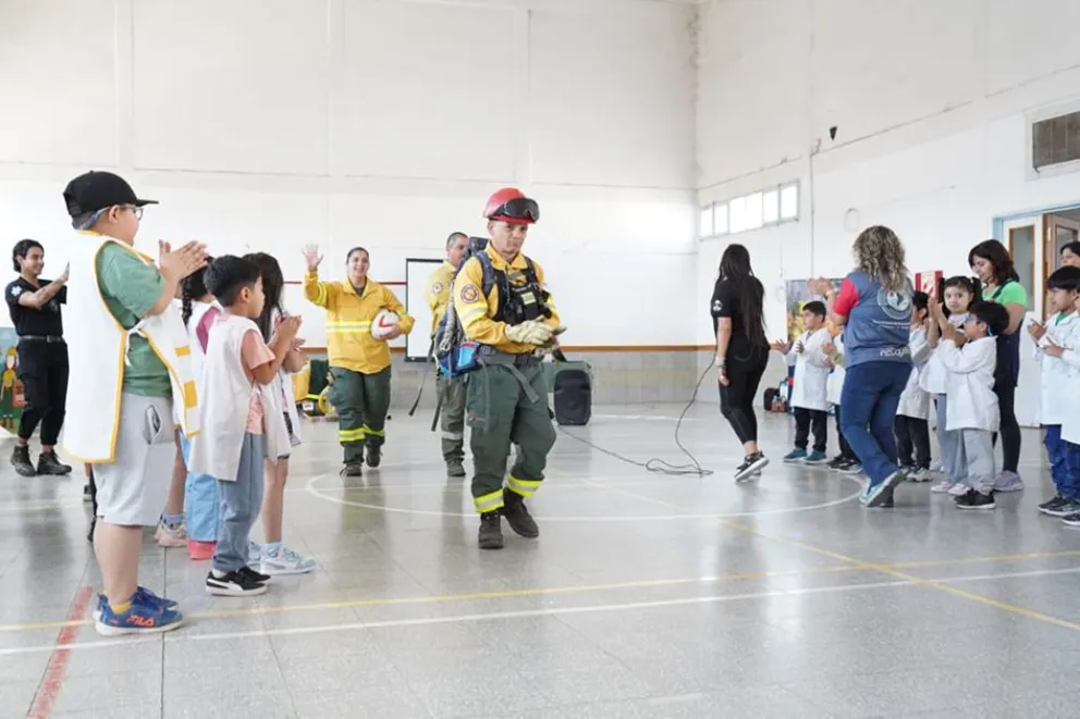 Promueven la prevención de incendios forestales en Escuela Primarias de Neuquén