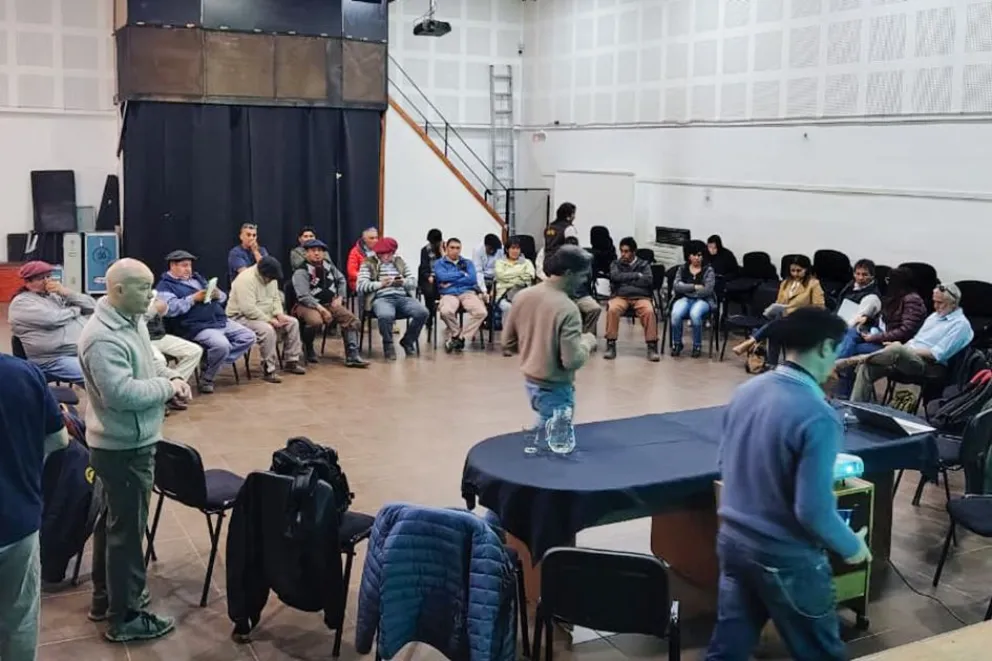 Trabajan en estrategias de manejo de ganado en áreas afectadas por el fuego en Valle Magdalena