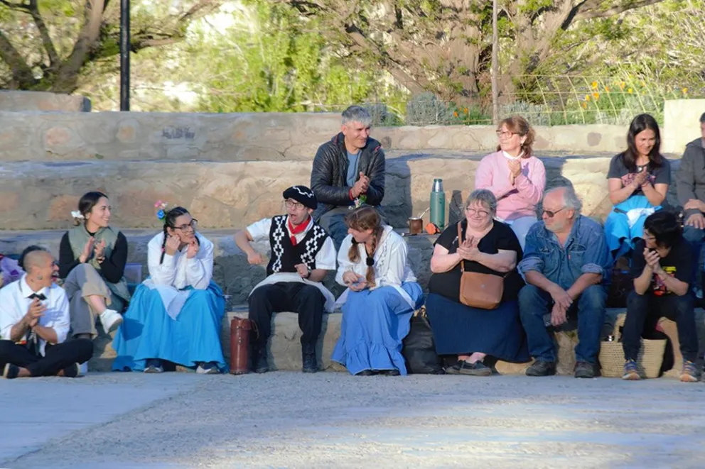 La comunidad de la Escuela Especial Nº 16 se sumó a la Peña del Anfi en Andacollo.