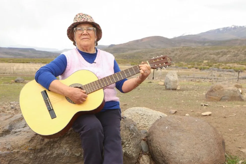 Doña Esther Castillo, cantora.