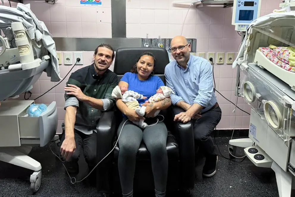Nacieron los gemelos salvados por una cirugía fetal