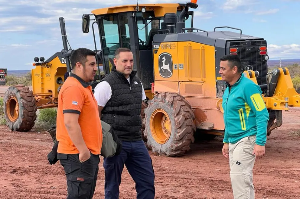 El ministro Nicolini, en la zona afectada.