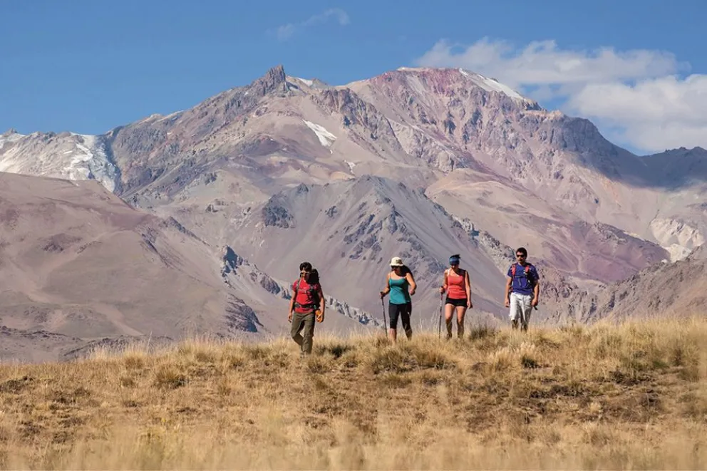Neuquén apuesta a Vaca Muerta para promocionar sus joyas turísticas en el mundo