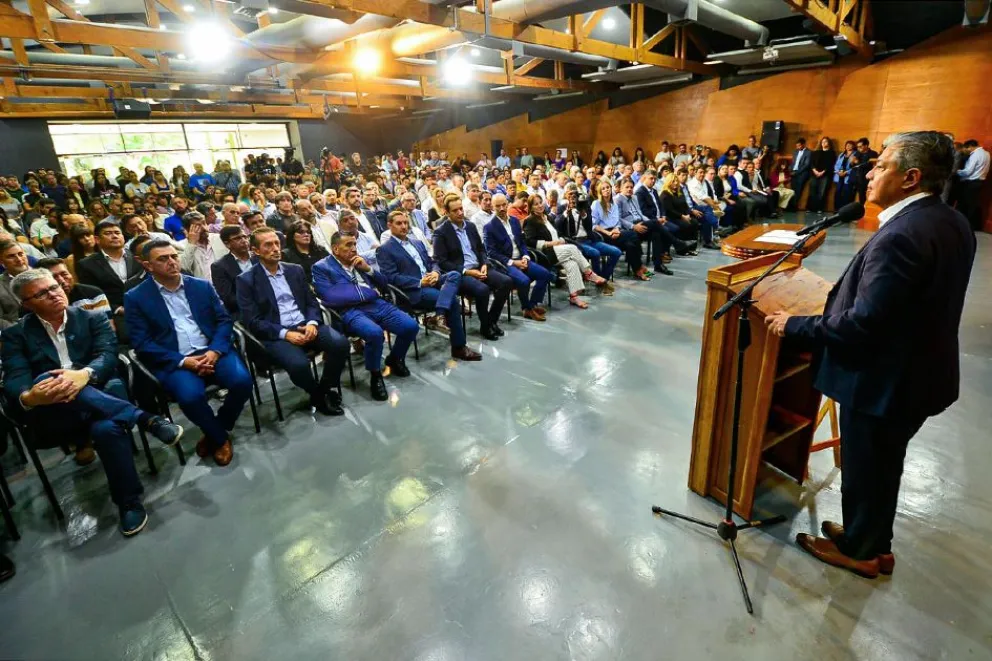 Figueroa presentó un plan para concretar 20.000 soluciones habitacionales