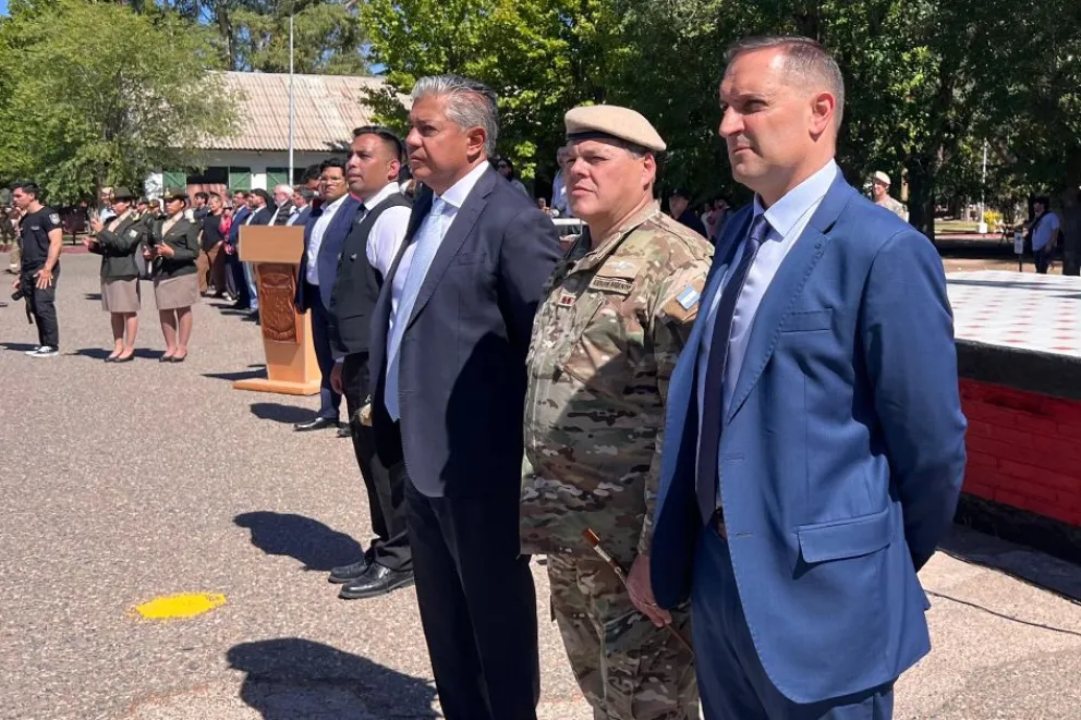 El gobernador Figueroa junto al ministro Nicolini acompañaron la asunción del nuevo comandante.