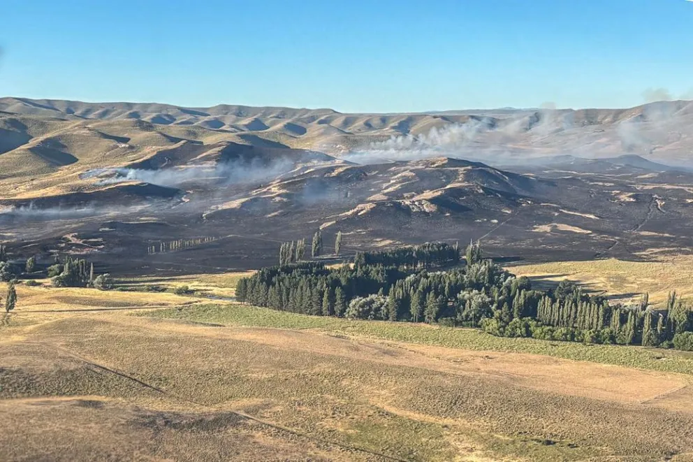 Incendio controlado en la estancia Chacayal.