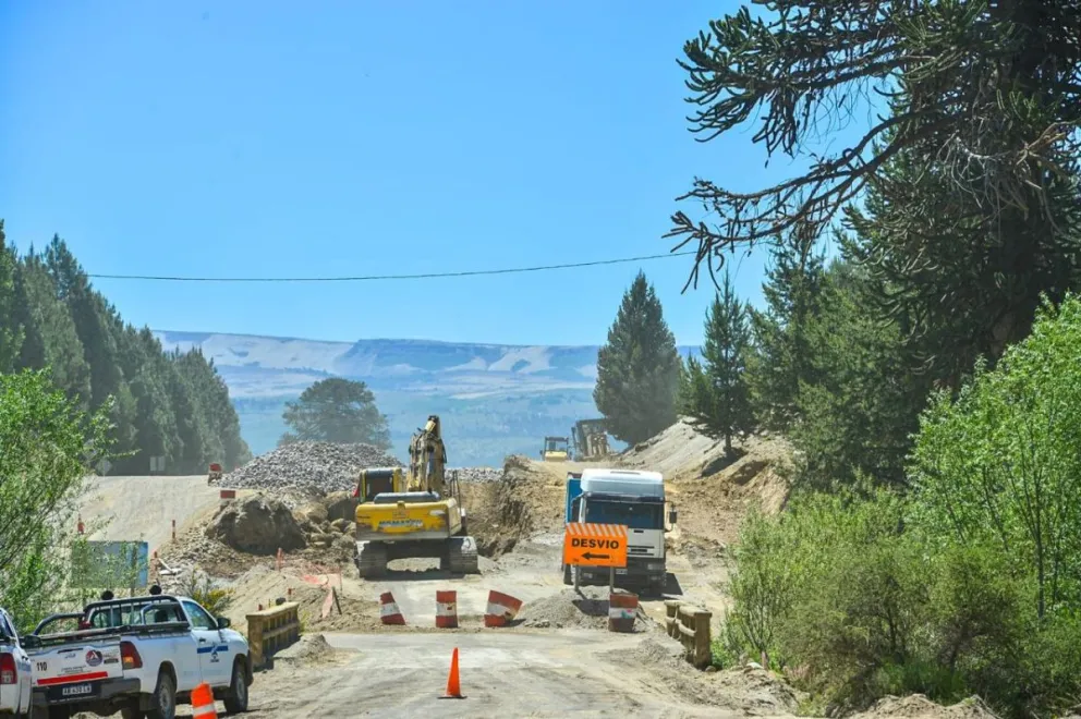 Continúa la pavimentación del segundo tramo de la Ruta Provincial 23