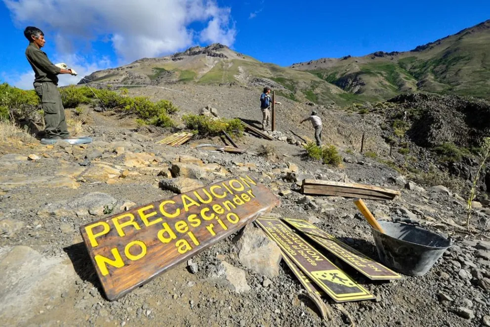 Guardaparques cercaron el lugar, para impedir el ingreso de personas.