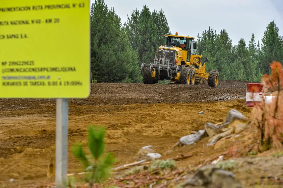 Avanza la obra de asfalto de la ruta que conecta Siete Lagos con Meliquina