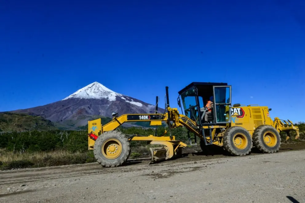 Avanza a buen ritmo la pavimentación de la ruta 60 hasta el paso Mamuil Malal