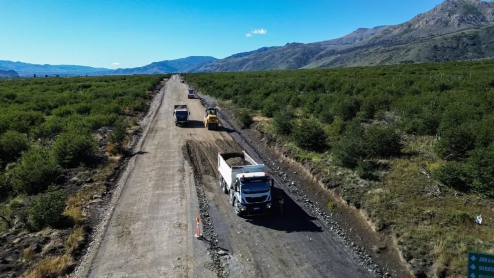 Avanza a buen ritmo la pavimentación de la ruta 60 hasta el paso Mamuil Malal