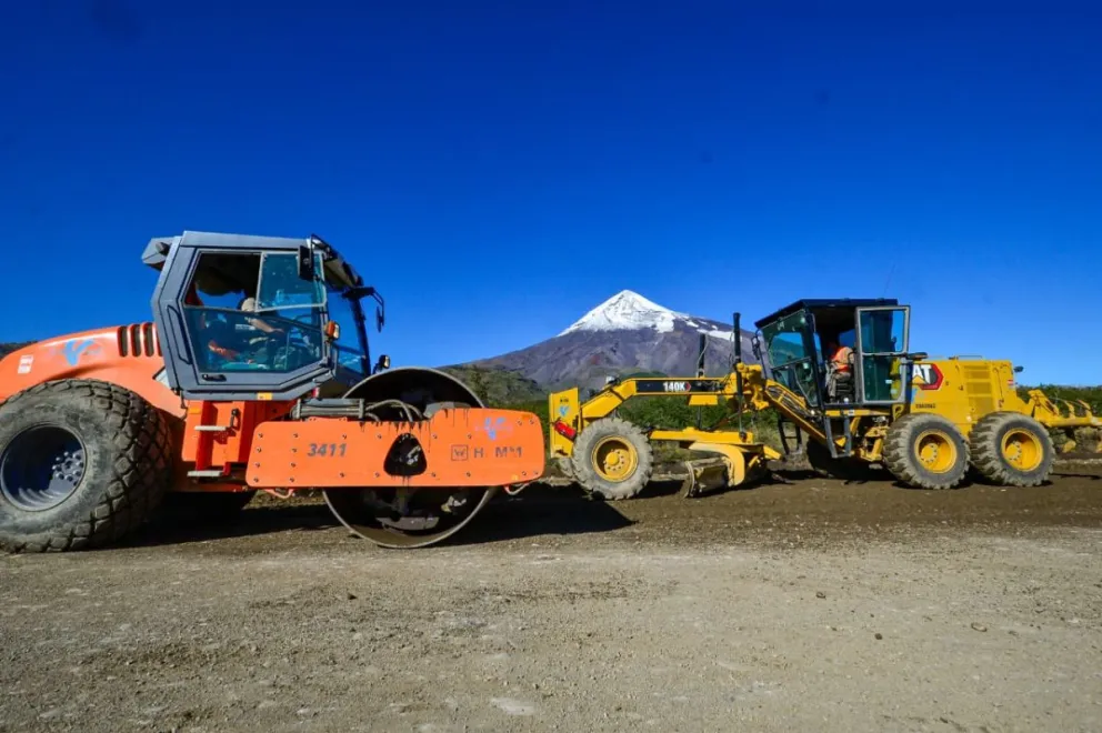 Avanza a buen ritmo la pavimentación de la ruta 60 hasta el paso Mamuil Malal