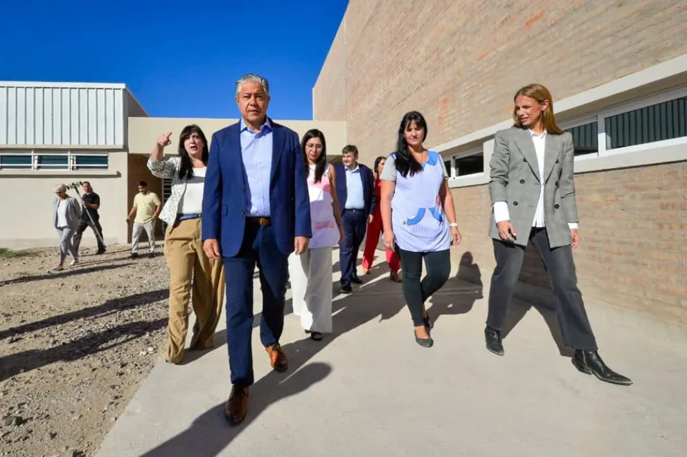Figueroa inauguró el nuevo edificio de la Escuela Primaria N° 360 en Centenario