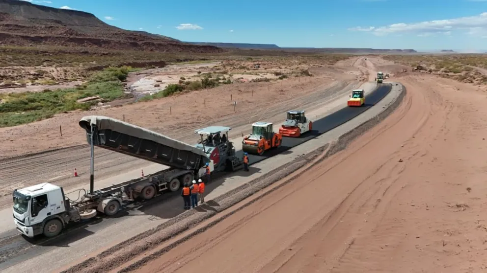 Comenzó el asfaltado en la Ruta Provincial 7 y la obra registra un 25% de ejecución