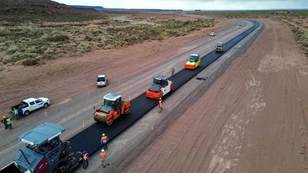 Comenzó el asfaltado en la Ruta Provincial 7 y la obra registra un 25% de ejecución