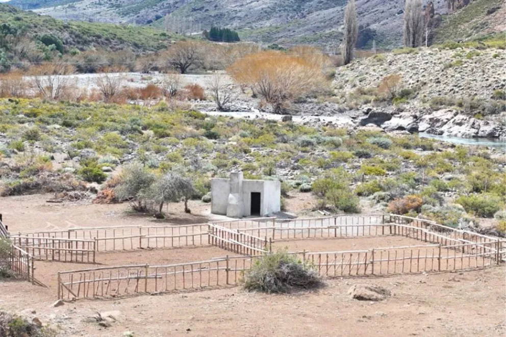 Refugio, corrales y cargadero en Villa del Nahueve.