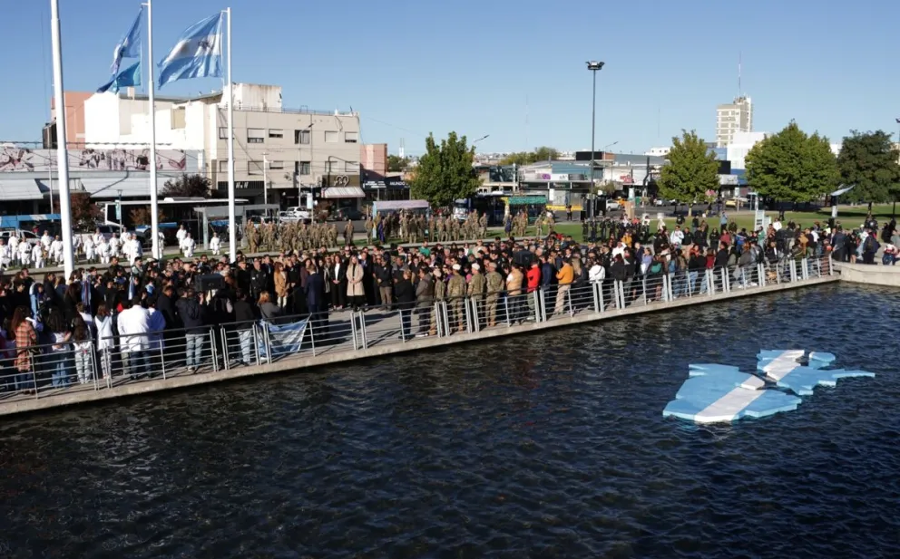 El acto se realizó esta mañana en el cenotafio del Parque Central de Neuquén.