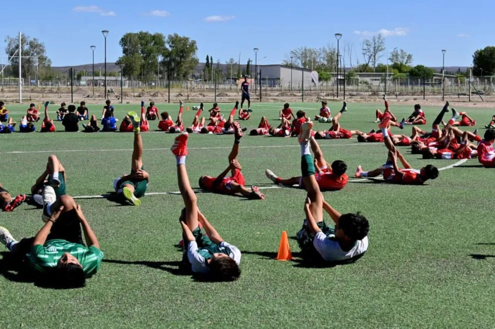 Mac Allister dará un Campus de fútbol en San Martín de los Andes y Villa La Angostura