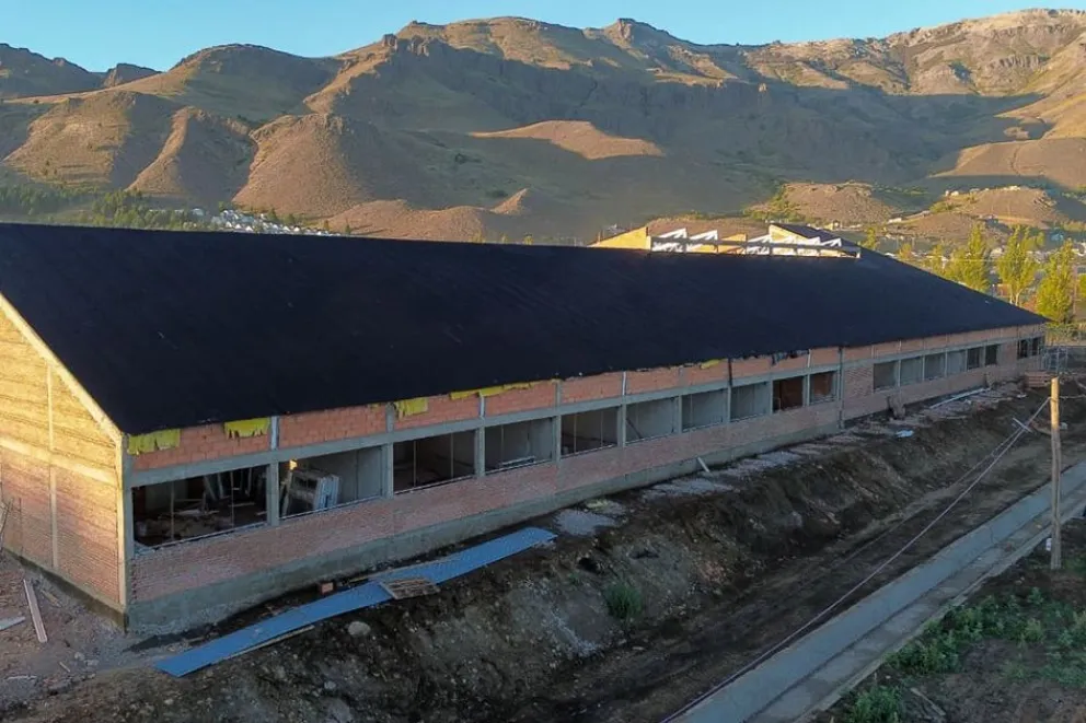 Buen ritmo de avance para el edificio propio del CPEM N° 96 de San Martín de los Andes