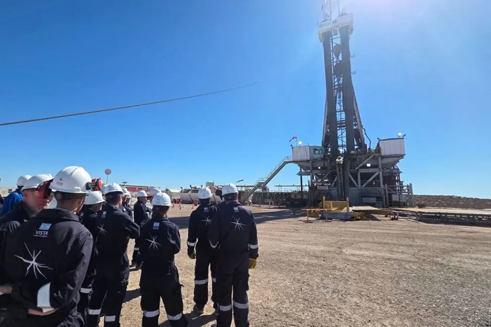 Empresas certificadas neuquinas visitaron yacimiento operado por Vista Energy