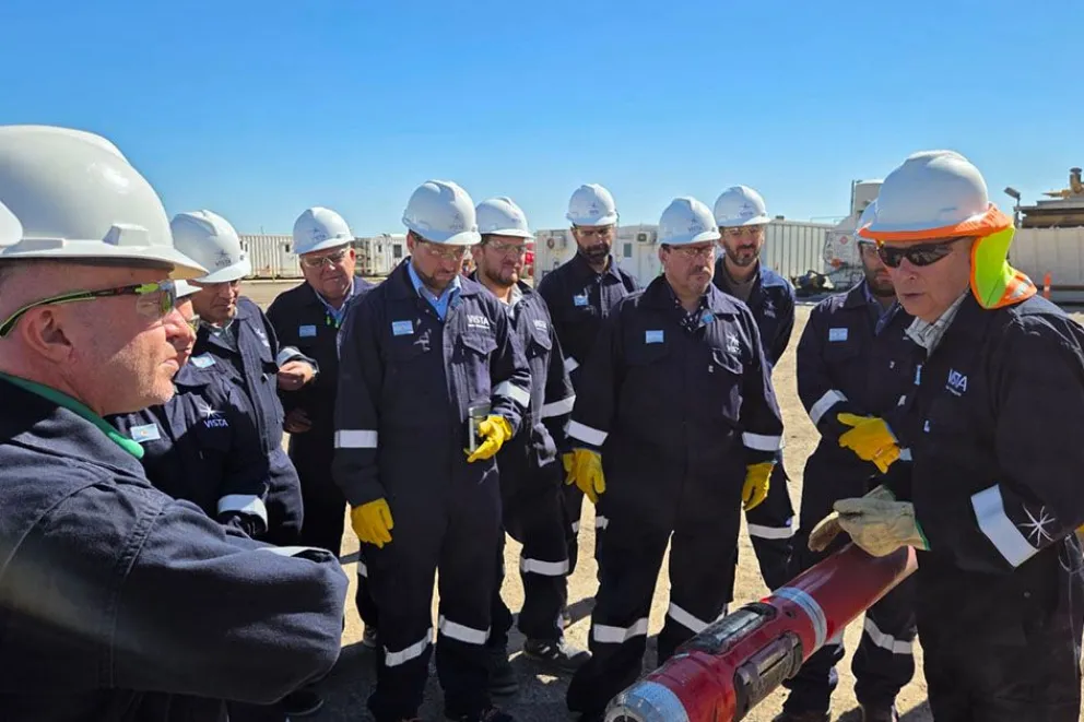 Empresas certificadas neuquinas visitaron yacimiento operado por Vista Energy