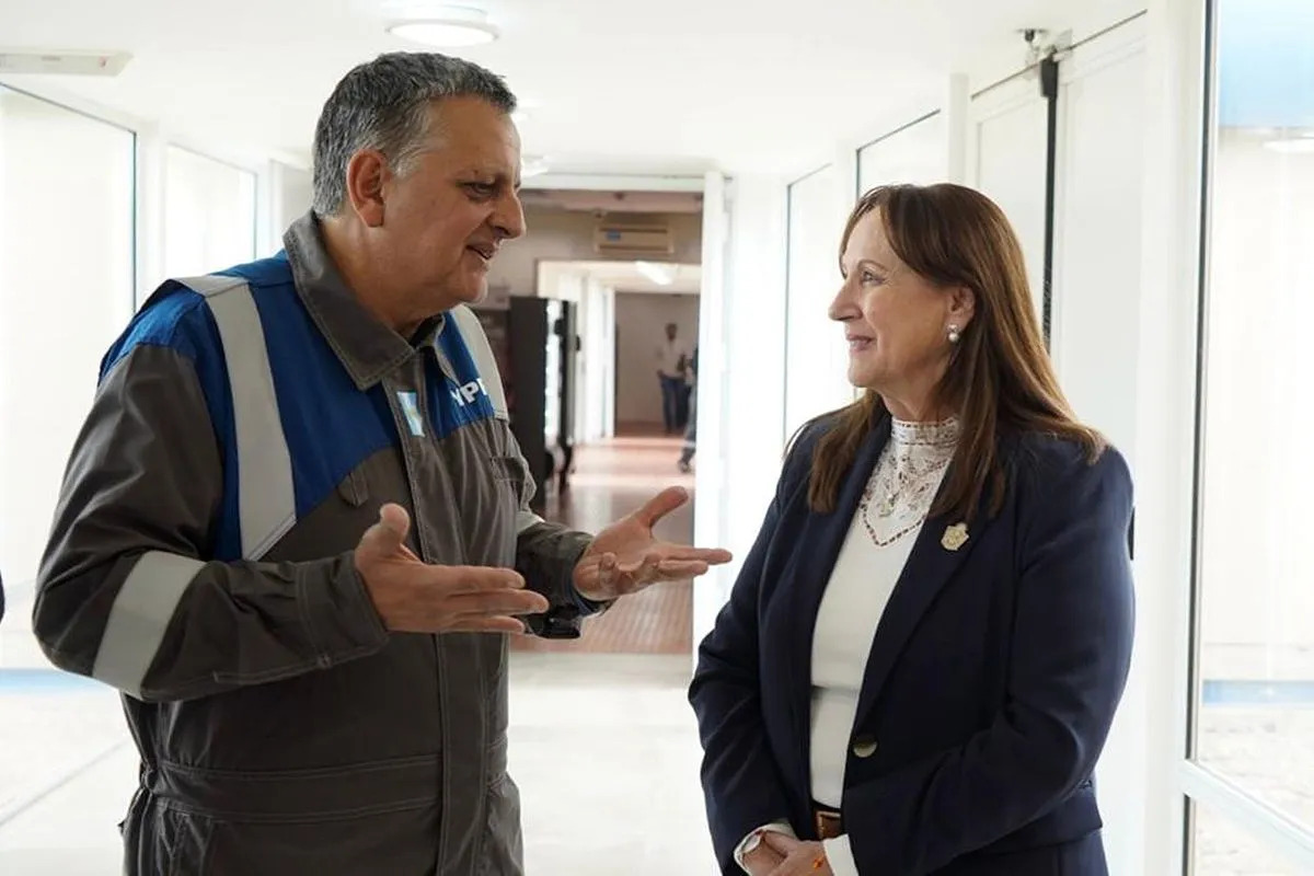 Horacio Marín y Zulma Reina durante una actividad de YPF en Neuquén, en abril de 2026