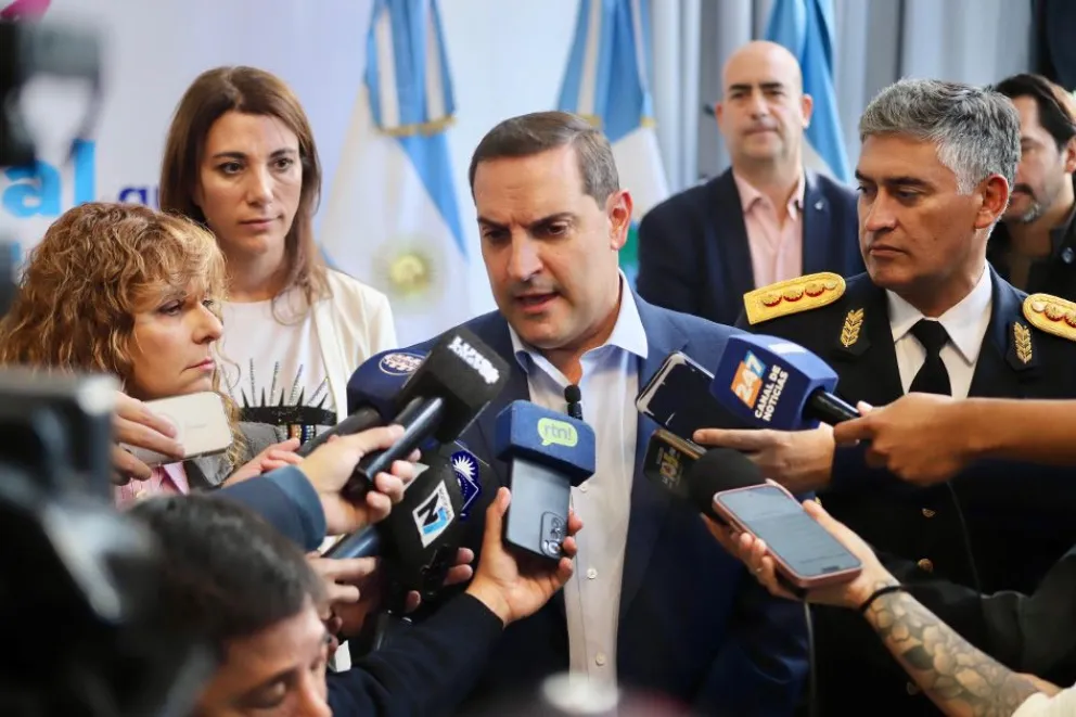 Provincia y municipio avanzan para prohibir la actividad de limpiavidrios en Neuquén