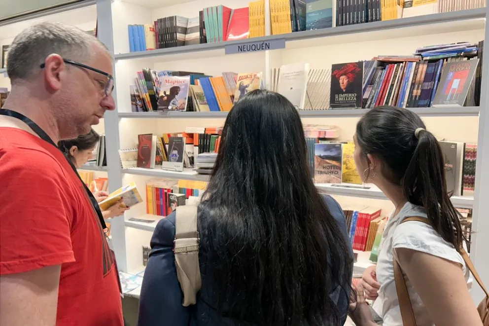 Las obras de escritores neuquinos cruzan las fronteras del país