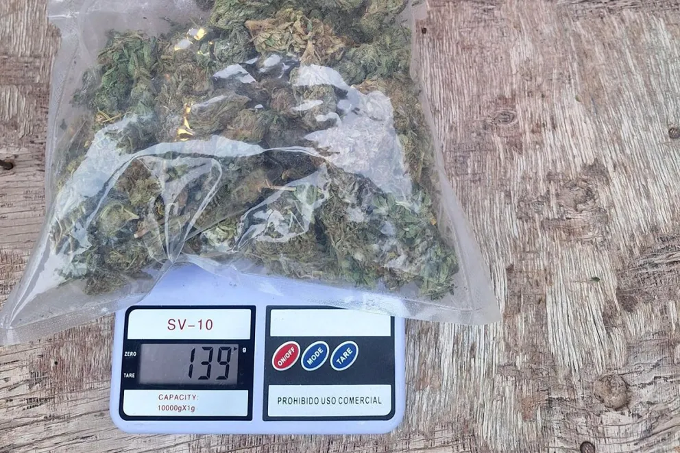 Policía allanó una vivienda por una estafa y secuestró drogas 