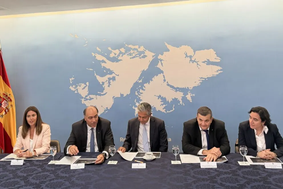 Figueroa busca inversiones en Espa&ntilde;a y destaca el modelo Neuqu&eacute;n