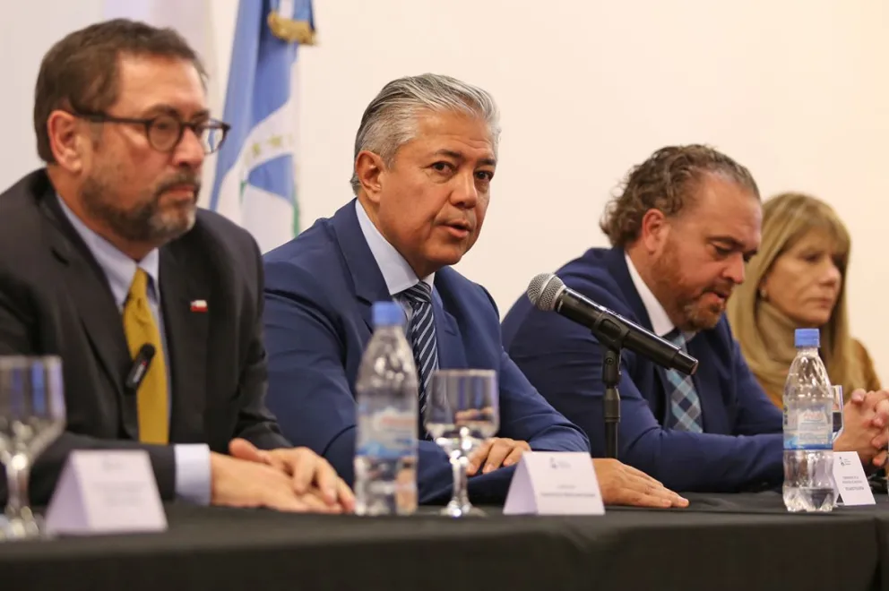 Neuqu&eacute;n y Biob&iacute;o impulsan un corredor bioce&aacute;nico por Pichach&eacute;n