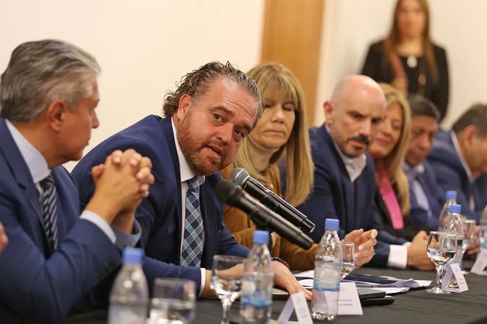 Neuqu&eacute;n y Biob&iacute;o impulsan un corredor bioce&aacute;nico por Pichach&eacute;n
