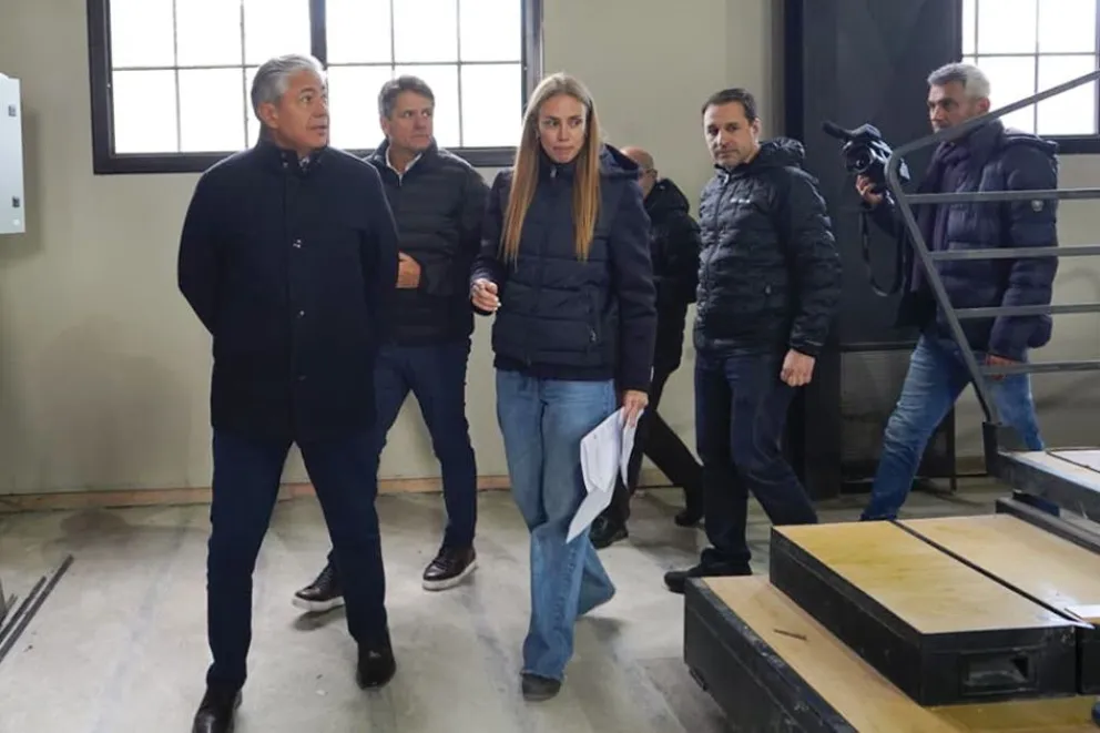 Figueroa recorrió la obra de La Usina, el futuro Centro de Artes
