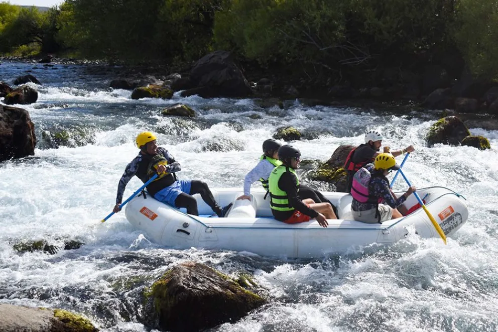 Nuevos 22 profesionales de rafting se formaron en Pilo Lil