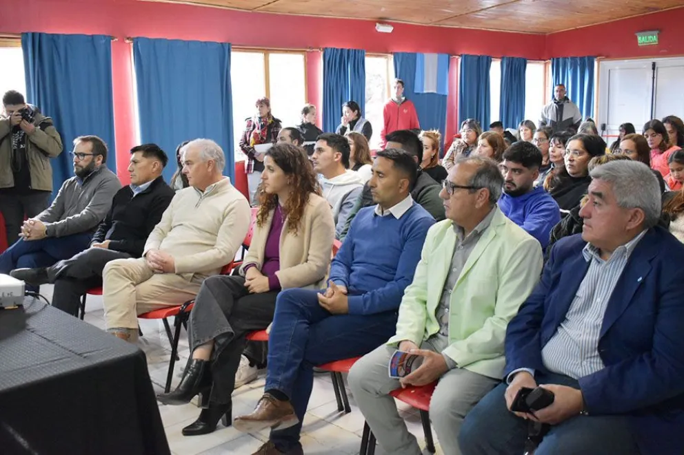 Presentaron los cr&eacute;ditos hipotecarios de &lsquo;Neuqu&eacute;n Habita&rsquo; en la regi&oacute;n del Limay